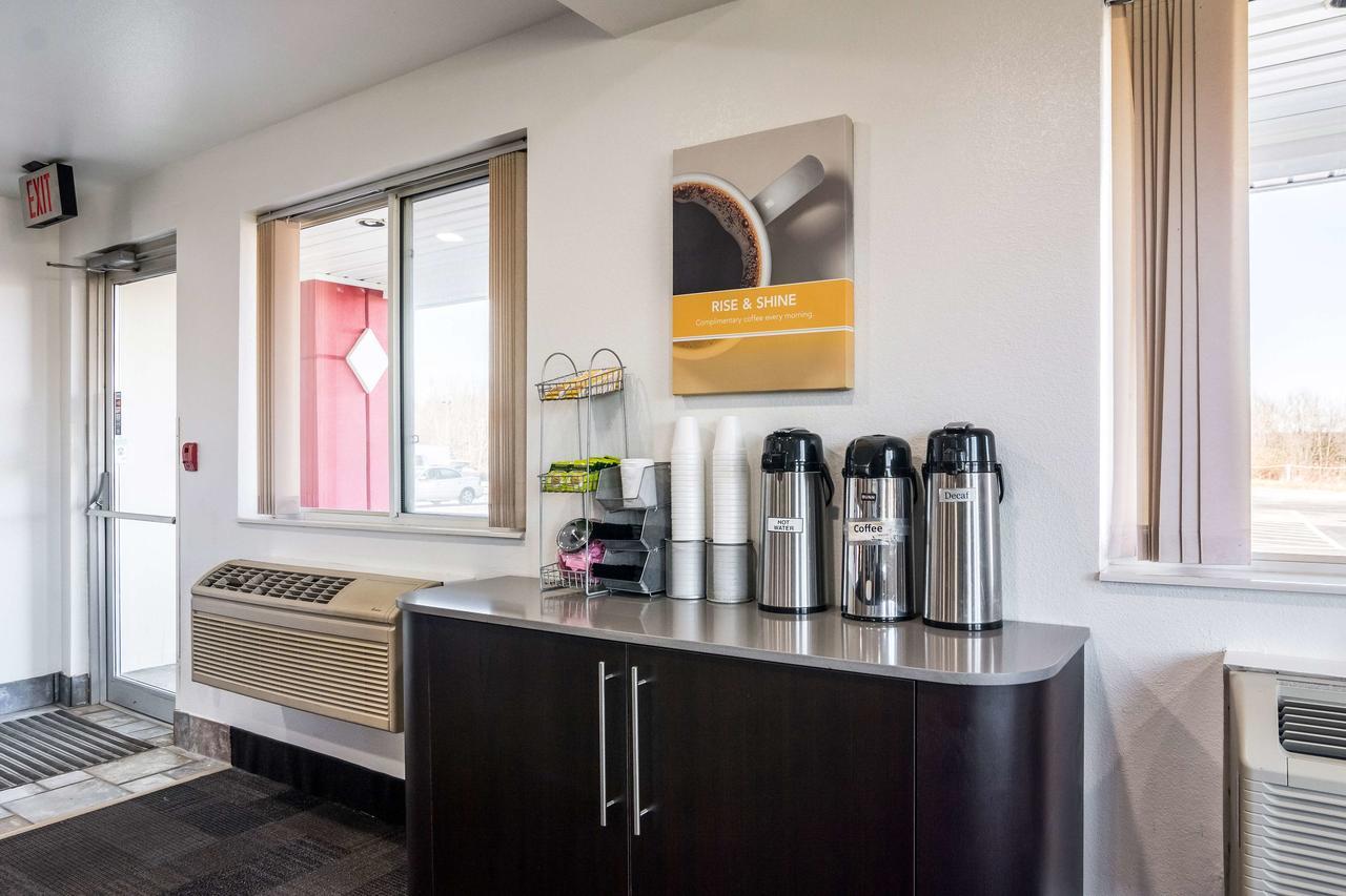 Hotel 6-barkeyville, Pa 4*